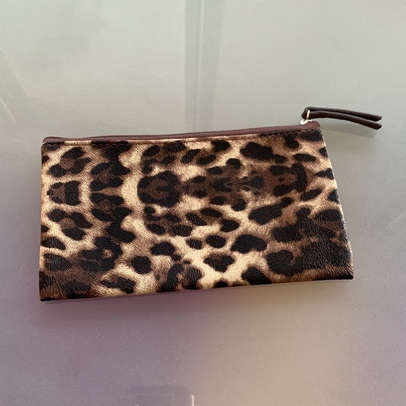 BNWT Laura Mercier Leopard Faux  Leather Limited Edition Makeup Cosmetic… - Picture 2 of 9